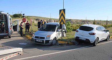 Kayseri'de otomobiller çarpıştı: 1'i ağır 6 yaralı