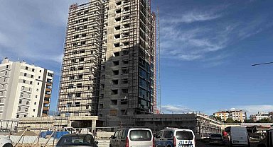 Kayseri'de yük asansöründeki mermer işçinin başına düştü