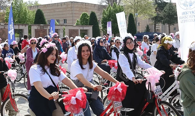 Kayseri'de 'çiçek' annelerden bisiklet turu