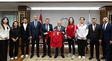 Kayserili gençlerden Büyükşehir'e ziyaret