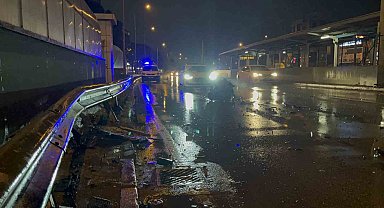 Kaza yaptı, motor yerinden çıktı: 1'i ağır 2 yaralı