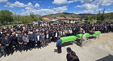 Kazada hayatını kaybeden 2 öğrenci ve servis sürücüsü defnedildi