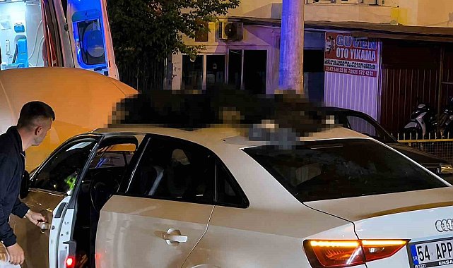Kazada otomobilin üzerine savrulan motosiklet sürücüsü hayatını kaybetti