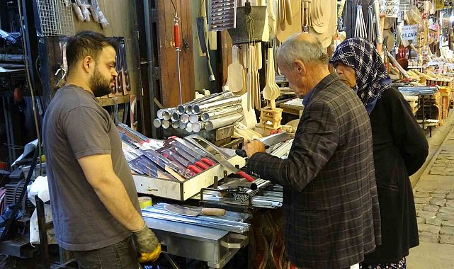 Kebap şişleri bayram için hazırlanıyor