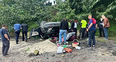 Kediye çarpmamak için manevra yapınca araç plaja uçtu: 4 yaralı