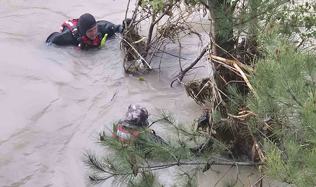 Kelkit Çayı'na atlayan kızı arama çalışmaları 6'ncı gününde de devam ediyor