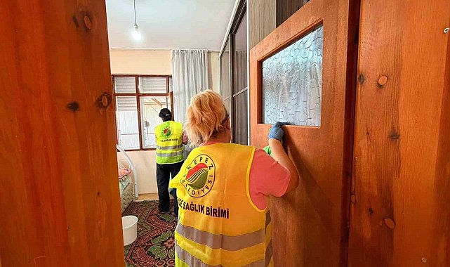 Kepez'de şehit ve gazi evlerinde bayram temizliği