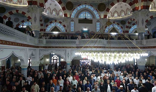 Kilis'te bayram namazında camiler doldu taştı
