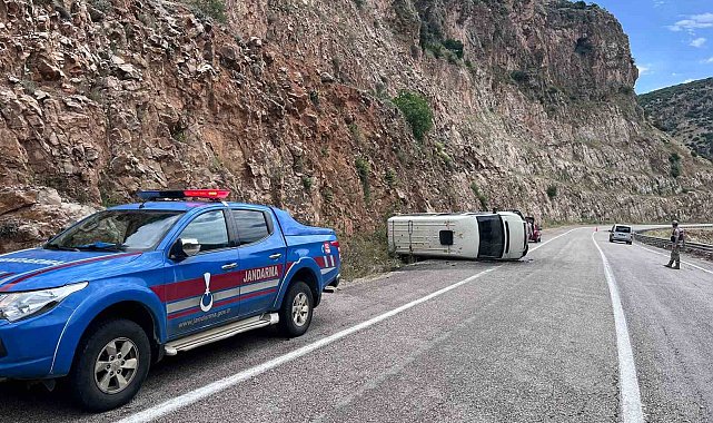 Kilis'te minibüs devrildi: 2 yaralı