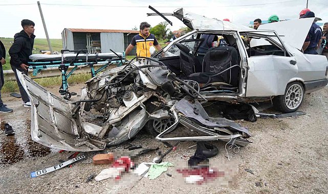 Kırıkkale'de otomobiller çarpıştı: 2 ölü, 7 yaralı