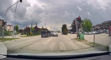 Kırmızı ışık ihlali kazayı beraberinde getirdi