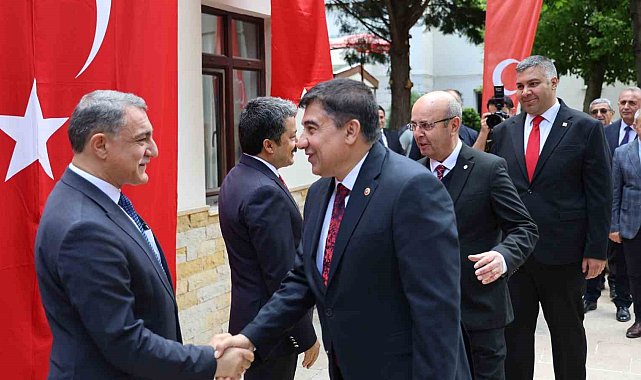 Kırşehir'de devlet protokolü bayramlaştı