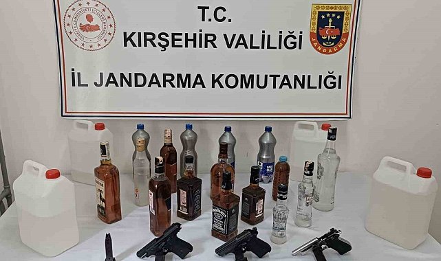 Kırşehir'de kaçak alkol operasyonu: 2 gözaltı