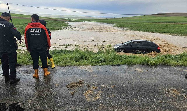 Kırşehir'de sağanak sele neden oldu