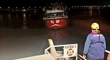 Kocaeli açıklarında sürüklenen tekne kurtarıldı