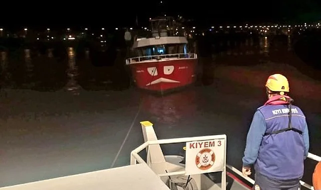 Kocaeli açıklarında sürüklenen tekne kurtarıldı