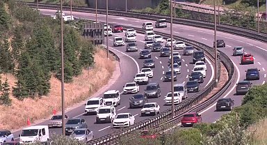 Kocaeli TEM Otoyolu'nda kilometrelerce araç kuyruğu oluştu