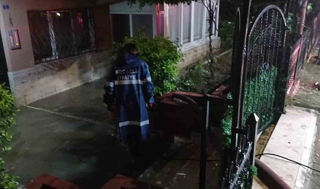 Kocaeli'de sağanak etkili oldu: ev ve iş yerlerini su bastı