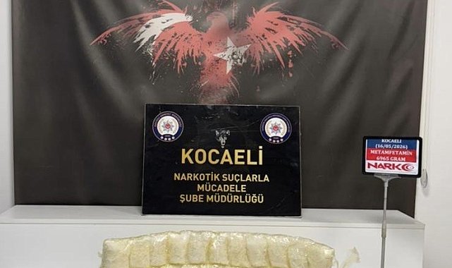 Kocaeli'de vücutlarına sarılı 7 kilo uyuşturucuyla yakalanan 2 kişi tutuklandı