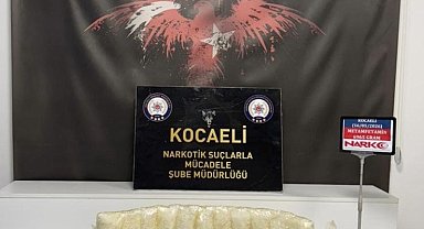Kocaeli'de vücutlarına sarılı 7 kilo uyuşturucuyla yakalanan 2 kişi tutuklandı