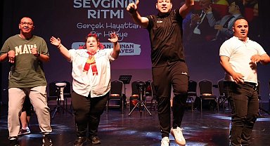 Kocaeli'de down sendromlu gençlerden duygu dolu gösteri