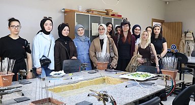 Kocaeli'de üniversiteliler Beyaz Kalpler'de ders işledi