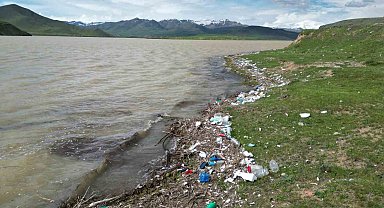 Koçköprü Barajı'nda atıklar tehlike saçıyor
