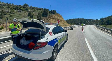 Kontrolden çıkan motosiklet bariyerlere çarptı: 1 yaralı