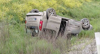 Kontrolden çıkan otomobil takla attı: 2 yaralı