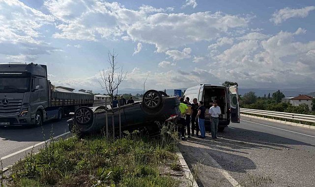Kontrolden çıkan otomobil takla attı