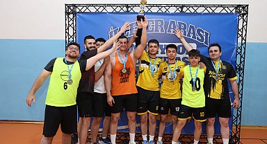 Konya'da 25 ilçede 2 bin 460 sporcu voleybol heyecanına ortak oluyor