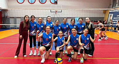 Körfez Gençlerbirliği Midi Kız Voleybol Takımı sezona galibiyetle başladı