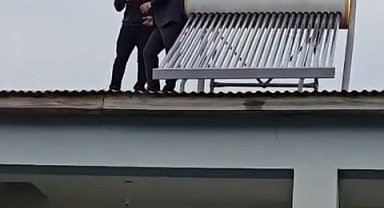 Köy ziyaretinde dikkat çeken anlar: Çatıda başlayan sohbet üyelikle sonuçlandı