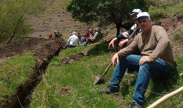Köylülerden imece usulü su kanalı temizliği