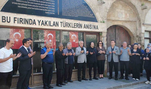 Kozan'da Gençlik Haftası kapsamında gençler şehitlikte dua etti