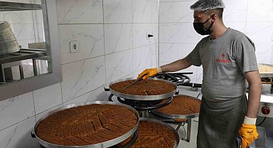 Kurban Bayramı için tescilli tatlıların üretimi gece gündüz devam ediyor