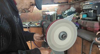 Kurban Bayramı öncesi bıçak bileyicilerinin yoğun mesaisi