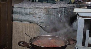 Kurban pazarında besicilerin gece mesaisi