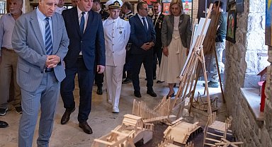 Kuşadası'nda öğrencilerin eserleri sergilendi