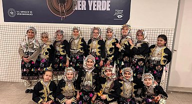 Kütahya Belediyespor Halk Oyunları ekiplerinden İzmir'de çifte başarı