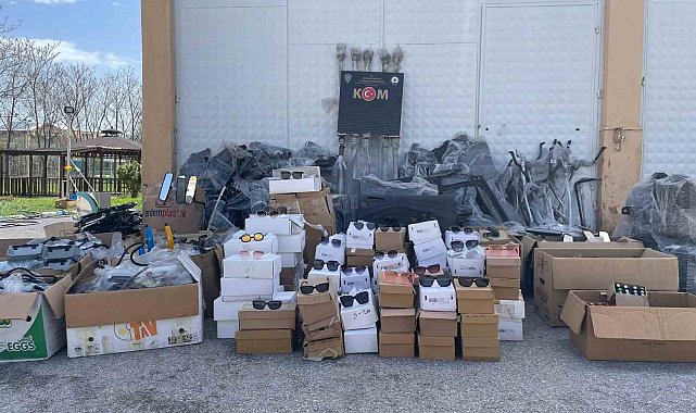 Kütahya'da kaçakçılık operasyonu, binlerce kaçak ürün ele geçirildi