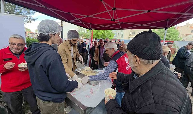 Kütahya'da vatandaşlara 'cimcik' ikramı