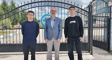 Kütahyalı öğrencilerden örnek davranış: Buldukları parayı polise teslim ettiler