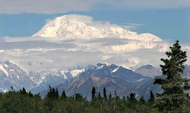 Kuzey Amerika'nın en yüksek dağı McKinley'den düşen 3 Letonyalı hayatını kaybetti