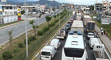 Kuzey Ege'de trafikte 9 günlük bayram tatili yoğunluğu başladı