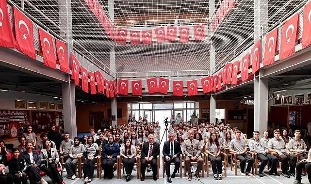 Liseli öğrenciler sordu, Başkan Büyükakın cevapladı