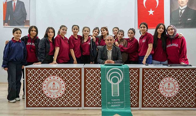 Lisesi öğrencileriyle "Fotoğraflarla şehrin dilini anlamak" üzerine söyleyişi