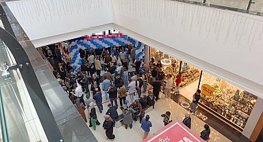 Mağaza açılışında izdiham yaşandı