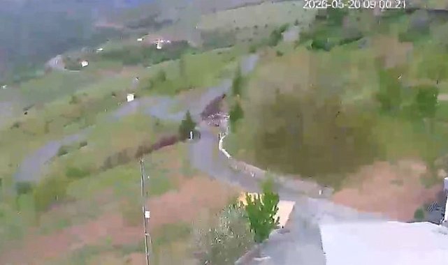 Malatya'da deprem anı kameraya yansıdı