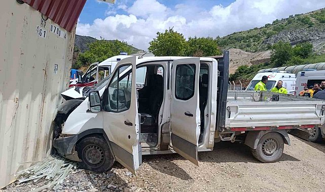 Malatya'da kamyonet şantiye girdi: 3 yaralı